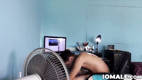 Hot Latino Urbano strokes his meat and shoots jizz over his stomach