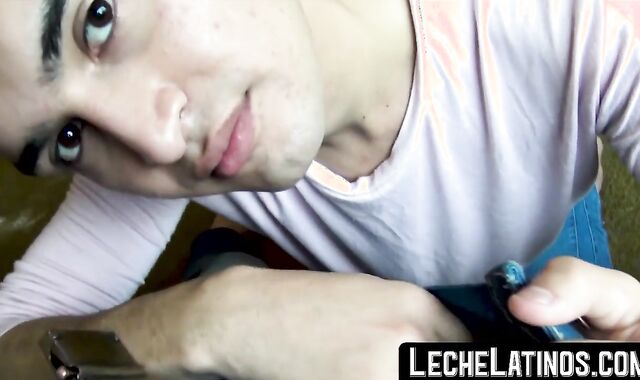 LecheLatinos.com - Latino twink's first encounter with a gay double penetration