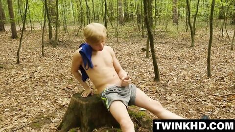 Young stud masturbates furiously in the open wilderness