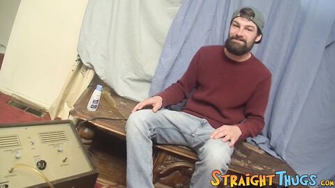 Bearded straight hunk lubes his little dick and jerks off