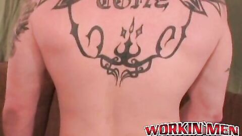 Inked senior wears his sexy glasses and jerking off solo