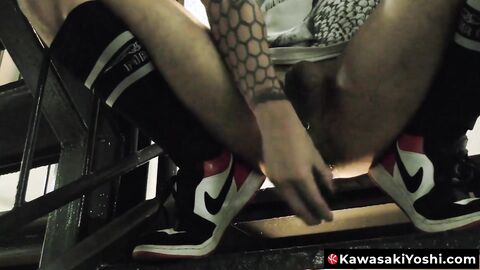 KawasakiYoshi.com - Yoshi Kawasaki gets hornier with the risk of being spotted in pub