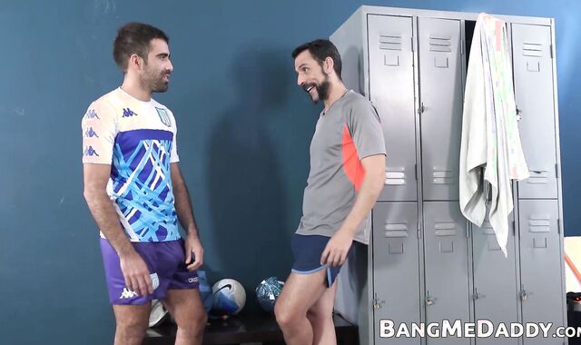 I am so lucky to bareback Latino twinks Gorka and Gavin in threesome