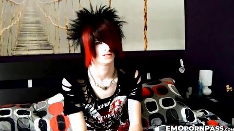 American emo dude Vayne Insanity delivers a great solo jerking session