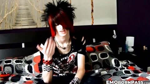 American emo dude Vayne Insanity delivers a great solo jerking session