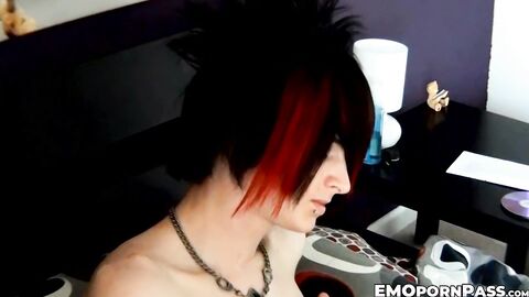 American emo dude Vayne Insanity delivers a great solo jerking session