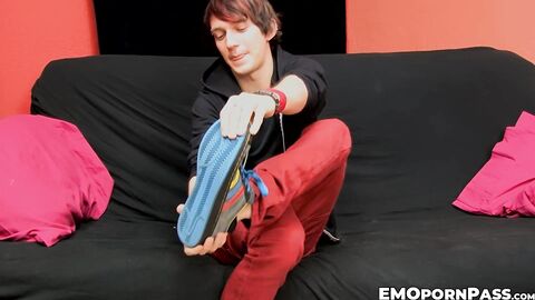 Cute emo dude Andy Kay wanks out his wad to unleash milky jizz