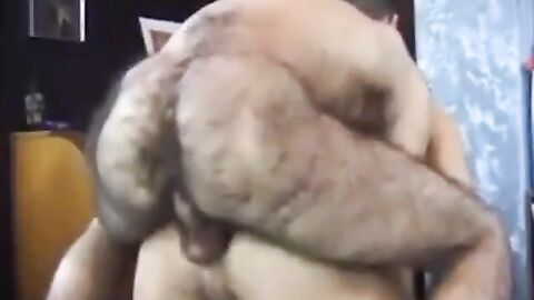 Peludo Coroa Comendo Novinho - Bareback Amateur