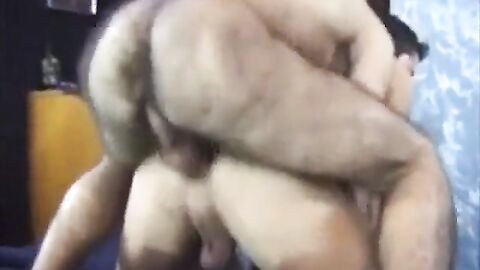Peludo Coroa Comendo Novinho - Bareback Amateur