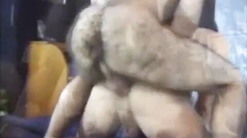 Peludo Coroa Comendo Novinho - Bareback Amateur