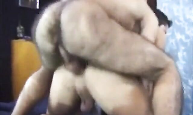 Peludo Coroa Comendo Novinho - Bareback Amateur