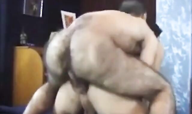 Peludo Coroa Comendo Novinho - Bareback Amateur