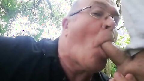 Bears' Outdoor Blowjob Party