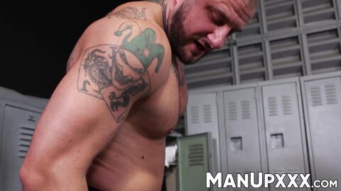 Beefy Crush Daddy flaunts his muscles while dominating Aiden Tyler