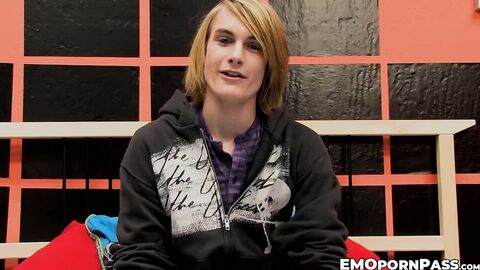 Blond Preston Andrews loves to show off his wanking technique