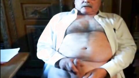 Amateur Masturbating Bear