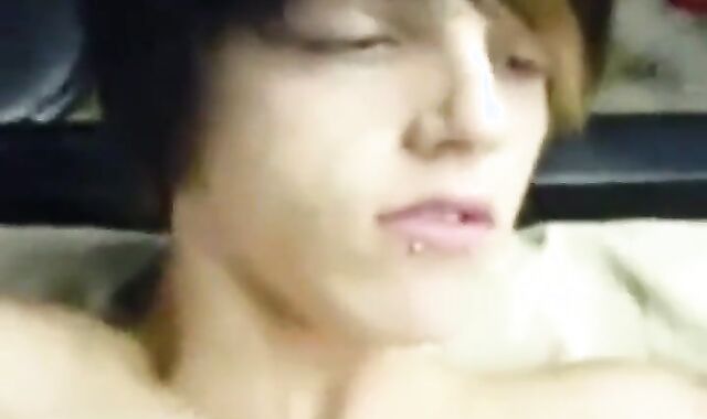 Amateur Twinks' Steamy Encounter