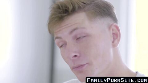 FamilyPornSite.com - Horny twink deepthroats ginger big cock daddy before hardcore an