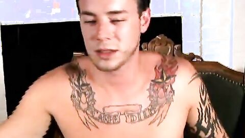 Amateur homo with sweet tattoos masturbates his big dick