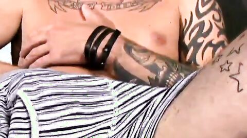 Amateur homo with sweet tattoos masturbates his big dick