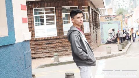 Kinky bottom Joaquin Santana rides Chris Petite hard dick
