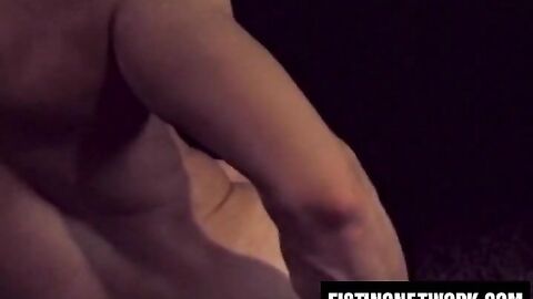 Muscled stud fists himself while jerking to cum