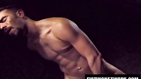 Muscled stud fists himself while jerking to cum