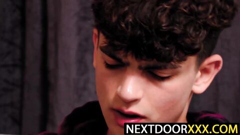 NextDoorXXX.com - Zayne Bright jerks off for Kyle Wyncrest's ramming