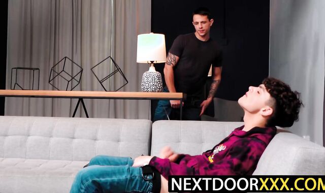 NextDoorXXX.com - Zayne Bright jerks off for Kyle Wyncrest's ramming