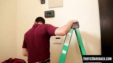 Lance plows Brandon Moore's hungry hole bareback