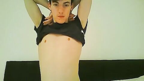 Jamie Smythe throws a hot solo show in front of the camera