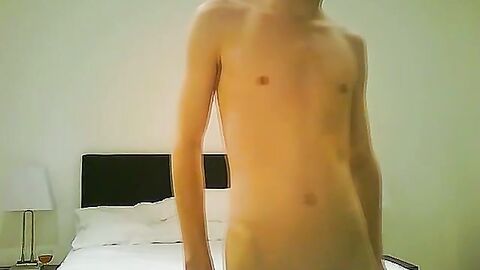 Jamie Smythe throws a hot solo show in front of the camera