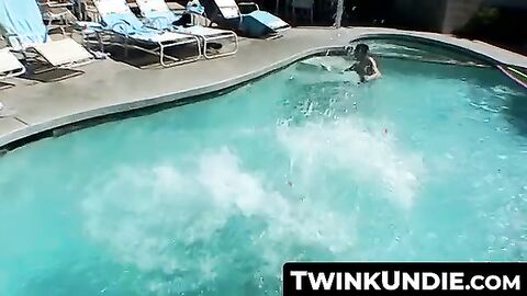 TwinkUndie.com - Zack Randall gives Mike Roberts a teasy underwater handjob by the po