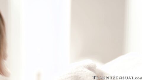 TS Casey Kisses drills Ella Hollywood dripping hole in steamy massage