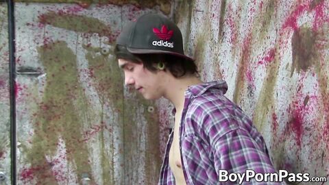 Twink gets sucked and then barebacks his boyfriends butthole