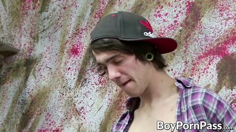 Twink gets sucked and then barebacks his boyfriends butthole