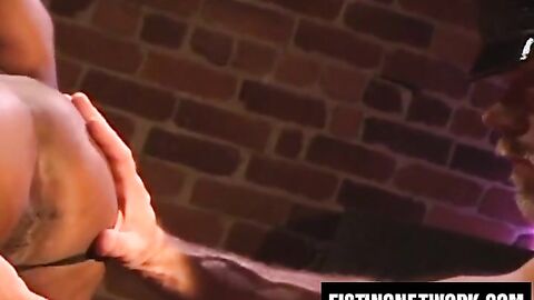 Stud Tom Vacarro fucks Aaron Tanner with toys in threesome