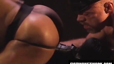 Stud Tom Vacarro fucks Aaron Tanner with toys in threesome