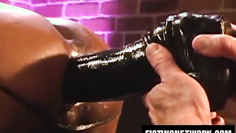 Stud Tom Vacarro fucks Aaron Tanner with toys in threesome