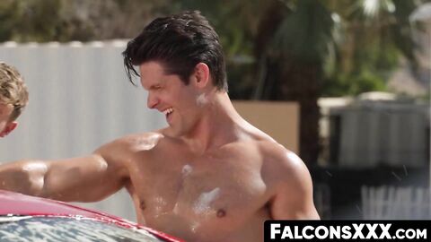 FalconsXXX.com - Oliver strips down with lusty intentions for a cock-sucking session