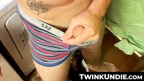 TwinkUndie.com - Kelly Cooper's sniffing and fucking jerk off session in sexy undies