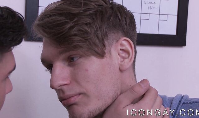 Young jocks Zack Grayson and Justin Dean make passionate love
