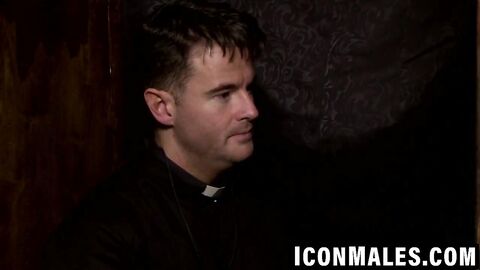 Connor Maguire stuffs Wolf Hudsonâs hole deep