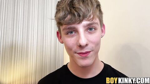 Petite Leo Summers isnt aware of the TORMENT he is about to receive