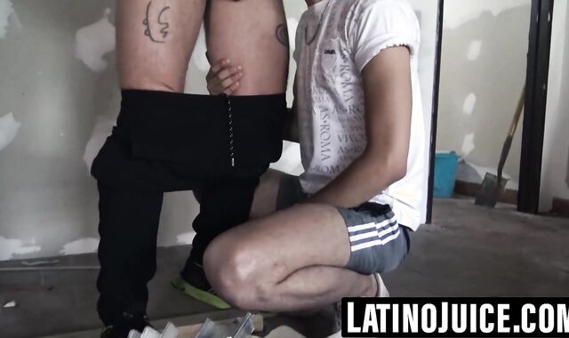 Twink gets paid to service a married man bareback