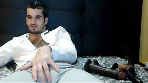 Amateur Bulging Jeans