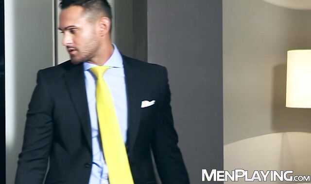 Alex Marte wraps his lips and ass on Marco Wilsons muscular dick