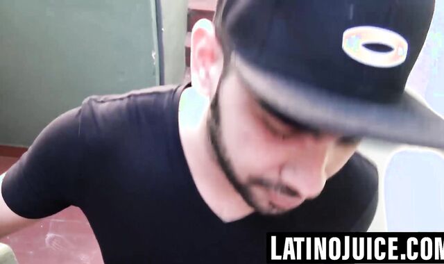 Colombian straight stud unloads jizz on spitroasted bitch's face