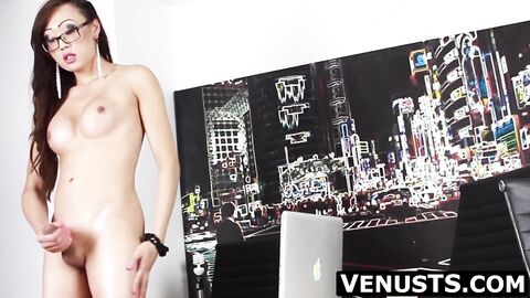 Glasses-wearing Venus Lux's cumshot during office hours