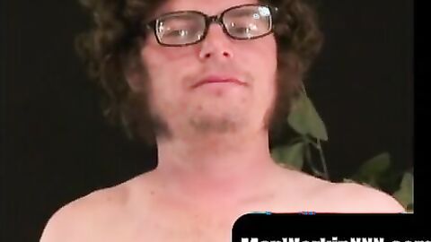 MenWorkinXXX.com - Nerdy amateur jerking his hairy dick and achieving solo cumshot
